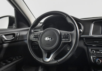 Подержанный автомобиль Kia Optima Sedan 2017 года (15 фото)