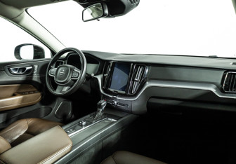 Подержанный автомобиль Volvo XC60 2018 года (9 фото)