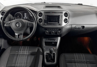 Подержанный автомобиль Volkswagen Tiguan 2016 года (14 фото)