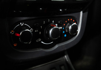 Подержанный автомобиль Renault Duster 2015 года (16 фото)