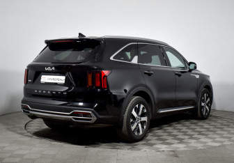 Подержанный автомобиль Kia Sorento 2021 года (5 фото)