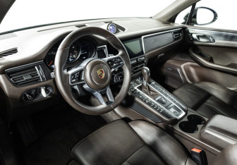 Подержанный автомобиль Porsche Macan 2021 года (11 фото)