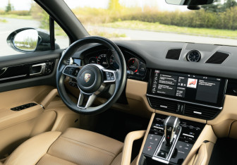 Подержанный автомобиль Porsche Cayenne 2020 года (23 фото)