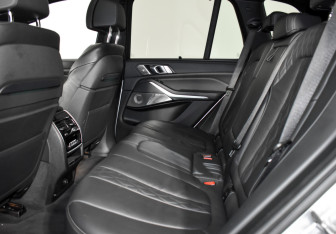 Подержанный автомобиль BMW X5 2020 года (14 фото)