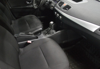 Подержанный автомобиль Renault Fluence 2013 года (12 фото)