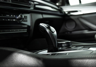 Подержанный автомобиль BMW X6 2017 года (21 фото)