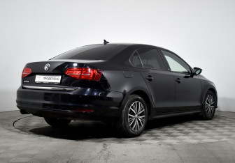 Подержанный автомобиль Volkswagen Jetta Sedan 2017 года (5 фото)
