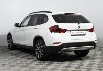 Подержанный автомобиль BMW X1 2013 года (7 фото)