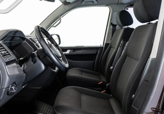 Подержанный автомобиль Volkswagen Caravelle 2019 года (16 фото)