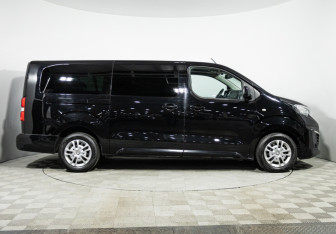 Подержанный автомобиль Peugeot Traveller 2020 года (4 фото)