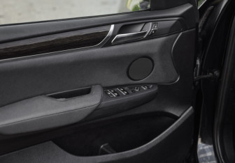 Подержанный автомобиль BMW X3 2015 года (23 фото)