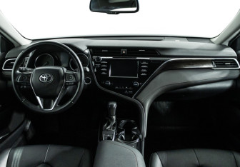 Подержанный автомобиль Toyota Camry Sedan 2020 года (13 фото)