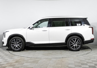 Подержанный автомобиль GAC GS8 2023 года (8 фото)