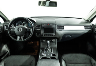 Подержанный автомобиль Volkswagen Touareg 2015 года (12 фото)