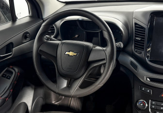 Подержанный автомобиль Chevrolet Orlando 2011 года (16 фото)