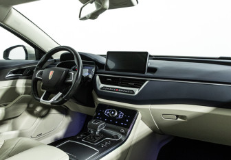 Подержанный автомобиль Hongqi H5 2022 года (9 фото)