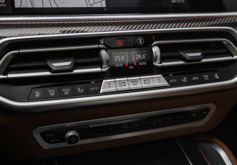 Подержанный автомобиль BMW X5 M 2021 года (23 фото)