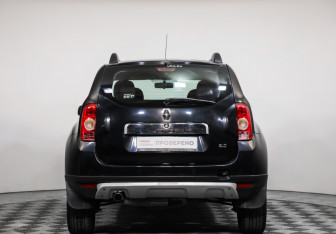 Подержанный автомобиль Renault Duster 2014 года (6 фото)