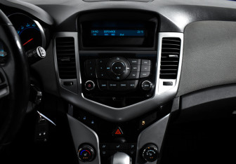 Подержанный автомобиль Chevrolet Cruze Sedan 2012 года (16 фото)