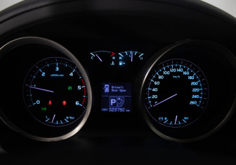 Подержанный автомобиль Toyota Land Cruiser Suv 2008 года (11 фото)