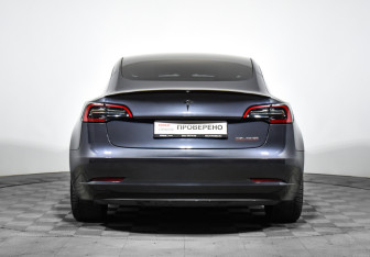 Подержанный автомобиль Tesla Model 3 2023 года (6 фото)