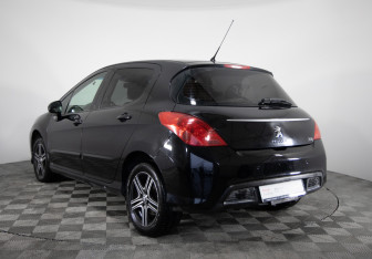 Подержанный автомобиль Peugeot 308 Hatchback 2012 года (7 фото)