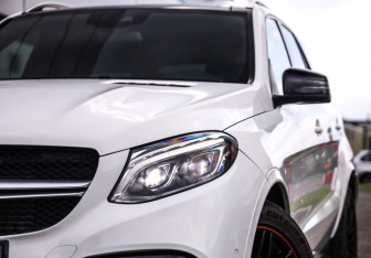 Подержанный автомобиль Mercedes-Benz GLE 2016 года (2 фото)
