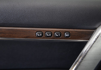 Подержанный автомобиль Toyota Land Cruiser Suv 2016 года (23 фото)