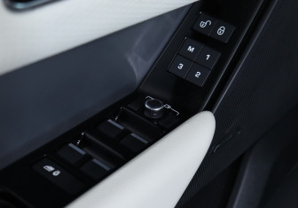 Подержанный автомобиль Land Rover Range Rover Velar 2019 года (17 фото)