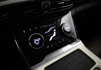 Подержанный автомобиль Exeed VX 2022 года (13 фото)