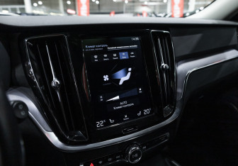 Подержанный автомобиль Volvo V60 Cross Country 2020 года (23 фото)