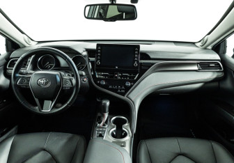 Подержанный автомобиль Toyota Camry Sedan 2022 года (13 фото)