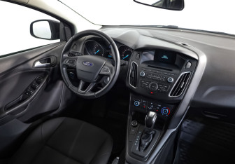 Подержанный автомобиль Ford Focus Sedan 2017 года (8 фото)