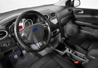 Подержанный автомобиль Ford Focus Sedan 2009 года (11 фото)