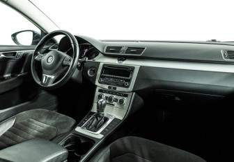 Подержанный автомобиль Volkswagen Passat Sedan 2012 года (9 фото)