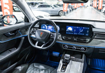 Подержанный автомобиль Hongqi HS5 2024 года (13 фото)