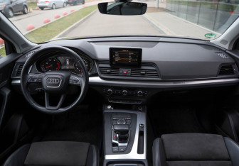 Подержанный автомобиль Audi Q5 2018 года (9 фото)