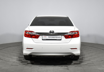 Подержанный автомобиль Toyota Camry Sedan 2014 года (6 фото)