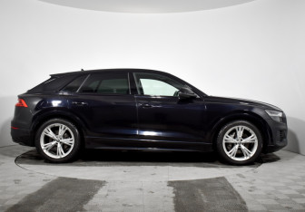 Подержанный автомобиль Audi Q8 2019 года (4 фото)