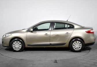 Подержанный автомобиль Renault Fluence 2012 года (8 фото)