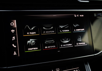 Подержанный автомобиль Audi Q8 2018 года (17 фото)