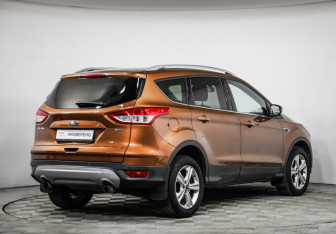 Подержанный автомобиль Ford Kuga 2015 года (5 фото)