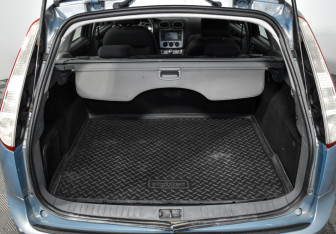 Подержанный автомобиль Ford Focus Wagon 2009 года (18 фото)