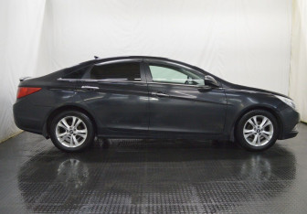 Подержанный автомобиль Hyundai Sonata 2011 года (4 фото)