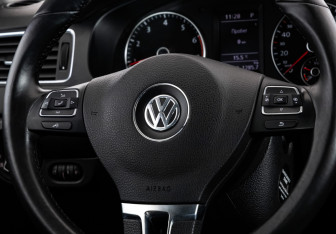 Подержанный автомобиль Volkswagen Jetta Sedan 2012 года (11 фото)