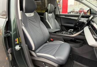 Подержанный автомобиль Geely Atlas 2024 года (26 фото)