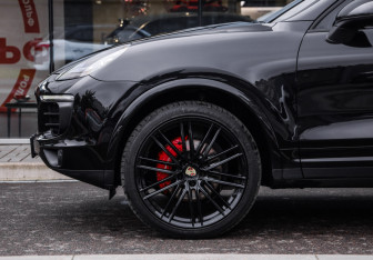 Подержанный автомобиль Porsche Cayenne 2016 года (10 фото)
