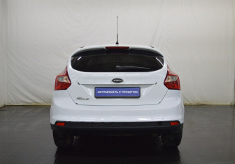 Подержанный автомобиль Ford Focus Hatchback 2012 года (6 фото)