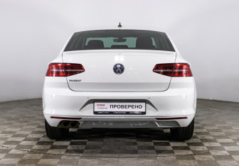 Подержанный автомобиль Volkswagen Passat Sedan 2019 года (6 фото)
