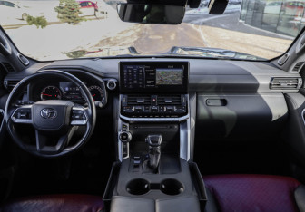 Подержанный автомобиль Toyota Land Cruiser Suv 2021 года (12 фото)